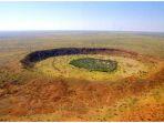 wolfe-creek-crater-kawah-bekas-hantaman-meteor-di-australia.jpg