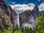 yosemite-falls-amerika-serikat-merupakan-satu-air-terjun-berbahaya-di-dunia.jpg