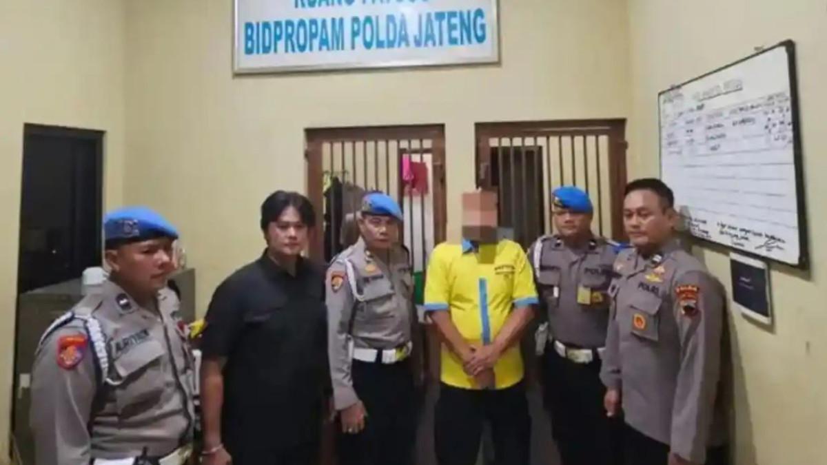 AKBP BASUKI DIPATSUS - Bidpropam menahan AKBP Basuki di ruang tahanan khusus di rumah tahanan Polda Jateng, Kota Semarang, Rabu (19/11/2025) petang. Proses penahanan dilakukan selepas AKBP Basuki terbukti melanggar kode etik berupa tinggal seatap bersama perempuan tanpa ikatan perkawinan yang sah.