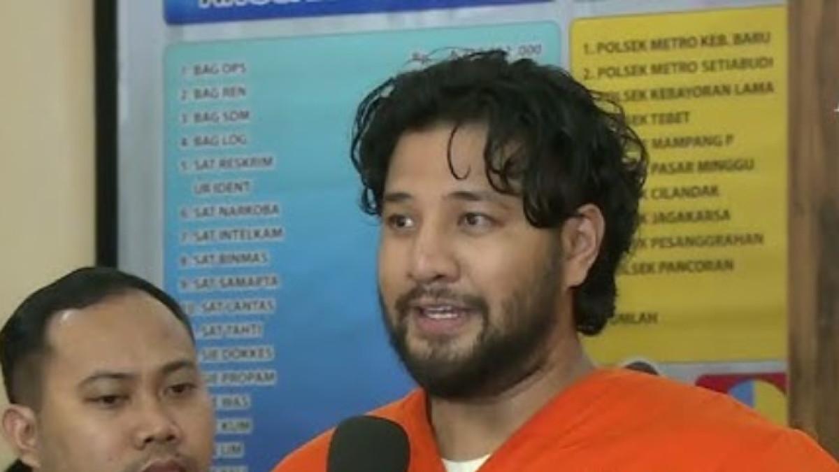 AMMAR ZONI NARKOBA - Aktor Ammar Zoni Potret Ammar Zoni di Mapolres Metro Jakarta Selatan, Jumat (10/3/2023) malam.
