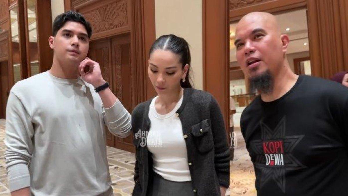 JELANG PERSALINAN ALYSSA DAGUISE - Alyssa Daguise bersama Al Ghazali saat menghadiri sebuah acara beberapa waktu lalu. Alyssa kini tengah menanti kelahiran anak pertamanya sambil menjalani istirahat akibat mengalami hip sciatica menjelang persalinan.
