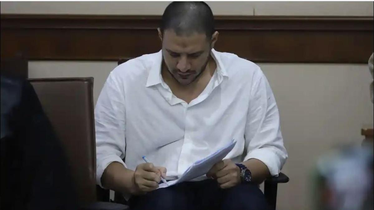 Chat Rp300 juta Ammar Zoni dibuka di sidang. Ia mengaku lupa serahkan bukti, sementara ancaman 20 tahun penjara menanti.