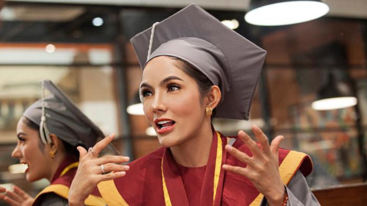 IMPIAN BABY NIKEN - Artis peran Baby Niken punya mimpi bekerja di pemerintahan sebagai wakil menteri usai rampung selesaikan pendidikan S2 dan akan lanjut S3. Baby Niken ditemui di kawasan TMII, Jakarta Timur, Sabtu (25/10/2025).