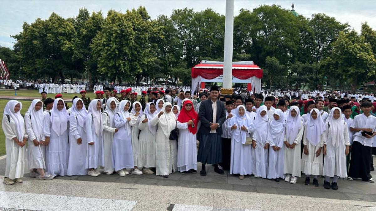 Bupati Hamenang: Santri Harus Jadi Pelaku Perubahan, Bukan Sekadar Penonton