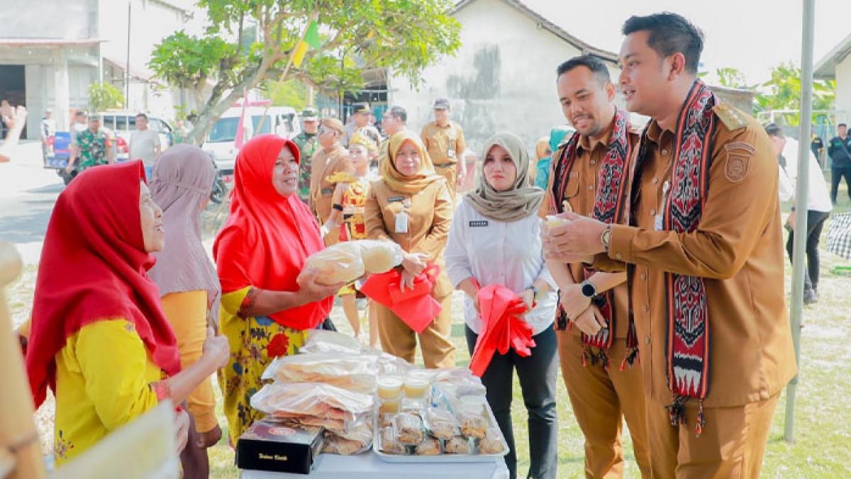 PROGRAM SAMBUNG RASA - Bupati Klaten Hamenang Wajar Ismoyo mendengarkan aspirasi masyarakat saat Sambung Rasa di Gedung Bima Sakti, Desa Malangjiwan, Kecamatan Kebonarum, Klaten, Selasa (7/10/2025).