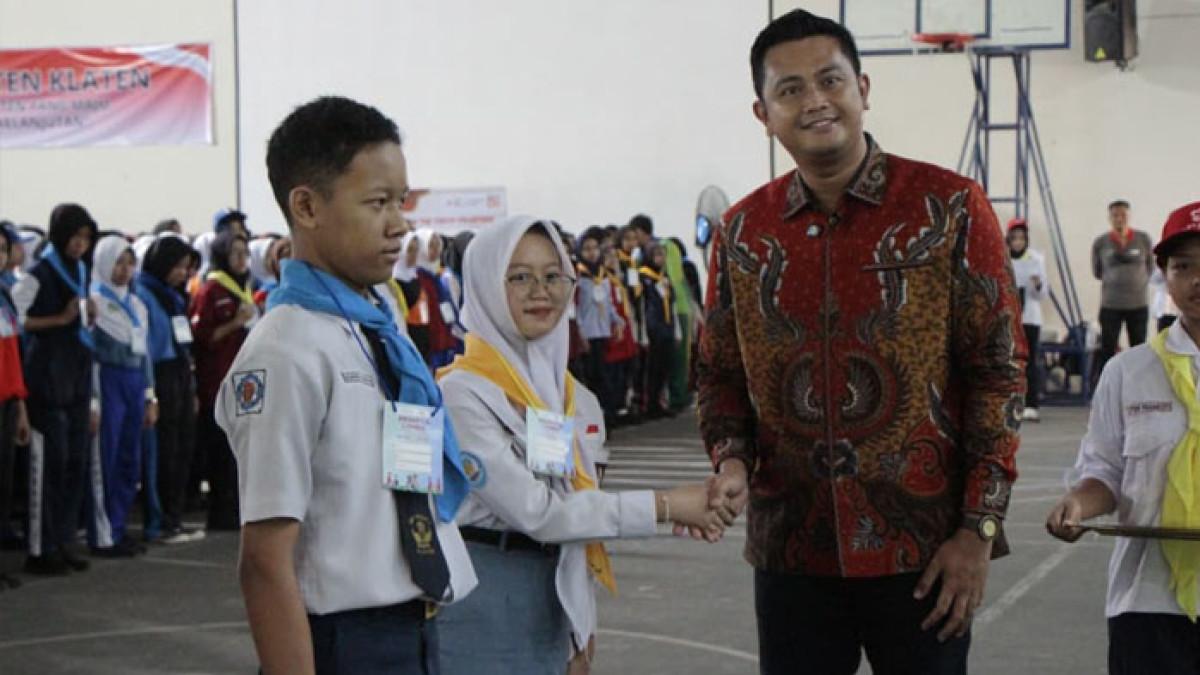 LOMBA PMI KLATEN - Bupati Klaten Hamenang Wajar Ismoyo menghadiri Lomba Pertolongan Pertama Piala Bupati Klaten Tahun 2025 di kompleks SMK N 1 Klaten, Sabtu (27/9/2025) yang digelar PMI Klaten.