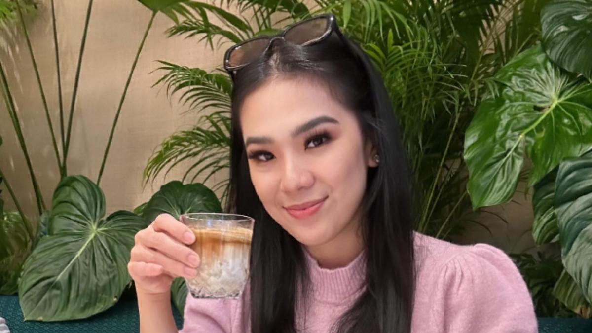 CHEF DAVINA HERMAWAN - Chef Devina Hermawan yang berseteru dengan bisnis kuliner keluarga Syahrini.