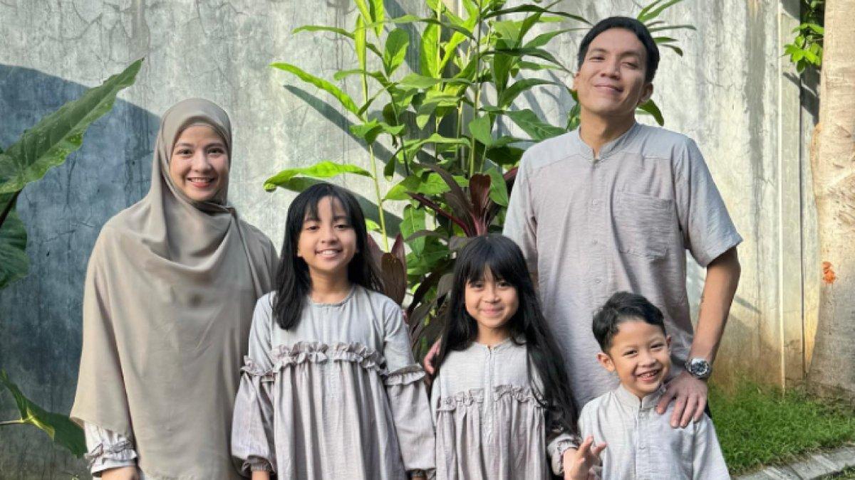 Desta masih menyimpan foto anak-anak dan mantan istrinya, Natasha Rizky di kamarnya.