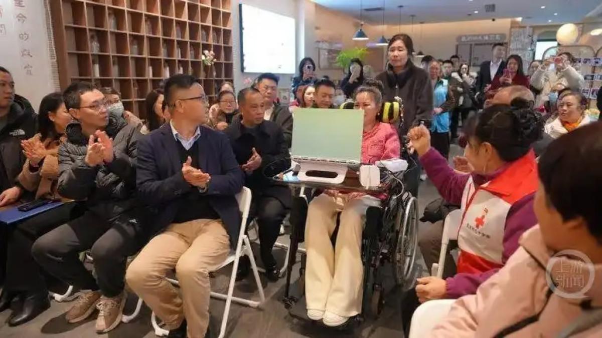 Di pesta perpisahannya, Liu dengan penuh kasih sayang menyebut para hadirin sebagai 