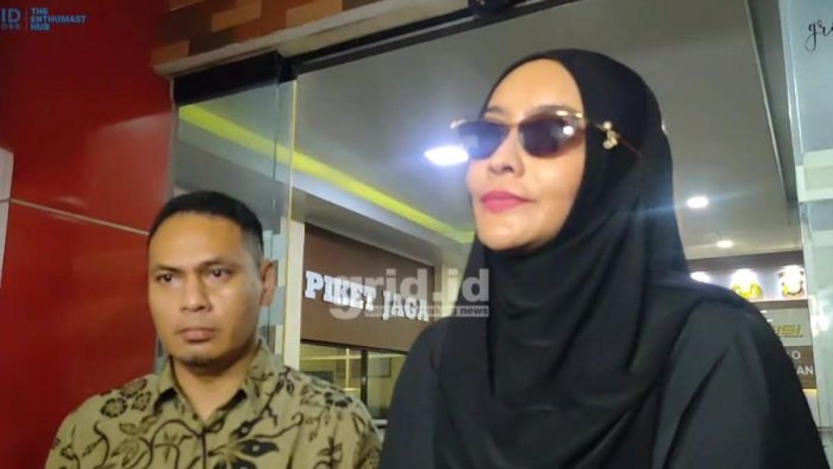 Doktif (kanan) saat ditemui di Polres Metro Jakarta Selatan pada Senin (4/5/2026).