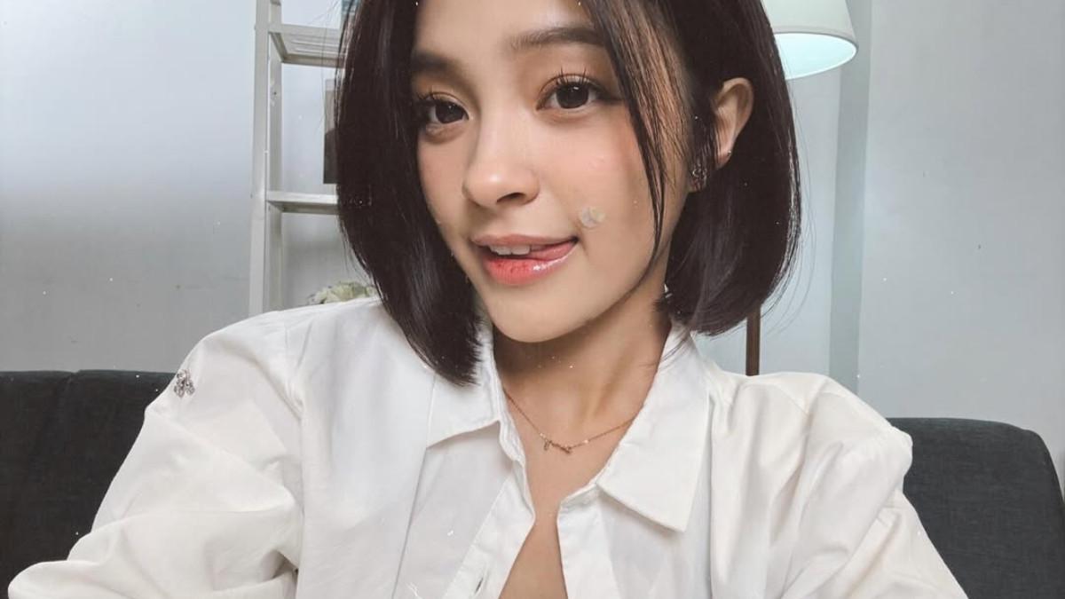 Eca Aura atau Elsa Japasal terlihat memotong rambut panjangnya yang ikonik selepas kabar pertunangan El Rumi dan Syifa Hadju.