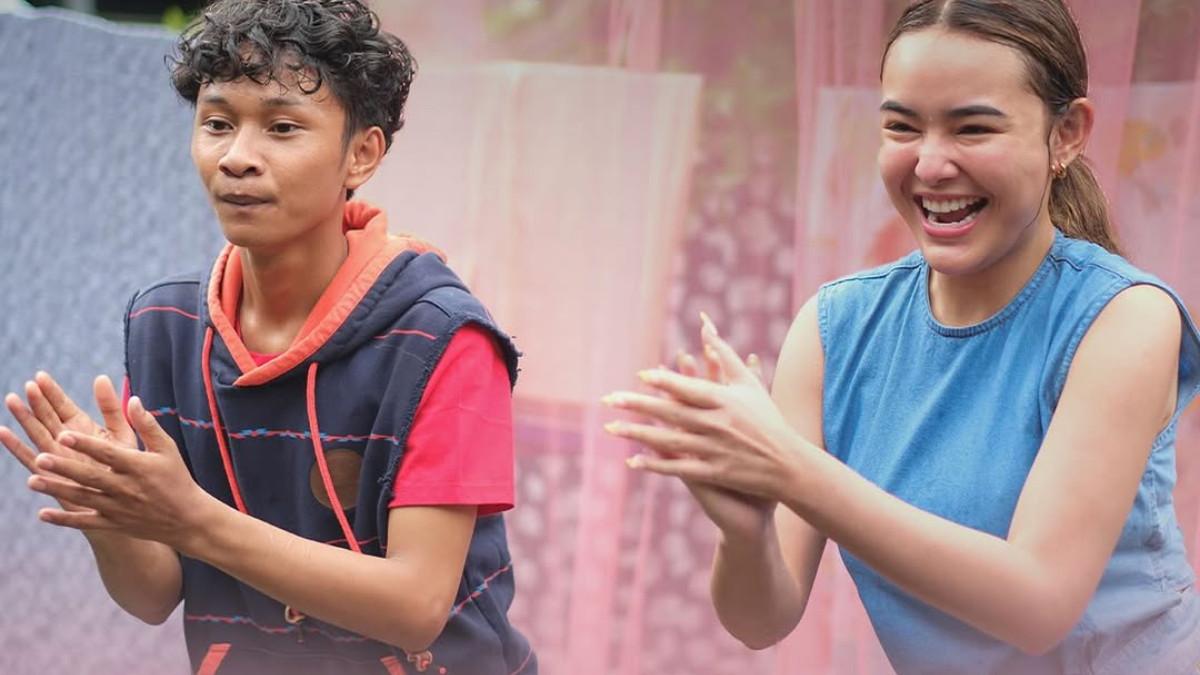 Fajar Sadboy dianggap adik sendiri oleh Amanda Manopo. Siapa keluarga dan orang tua asli Fajar Sadboy