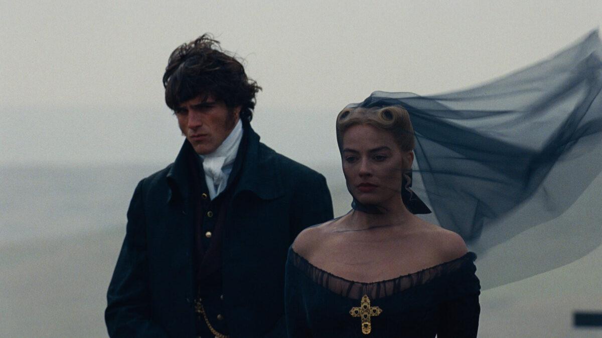 Film Wuthering Heights dibintangi Margot Robbie dan Jacob Elordi menghadirkan kisah cinta yang kelam, penuh gairah, dan berujung tragedi. (Warner Bros)