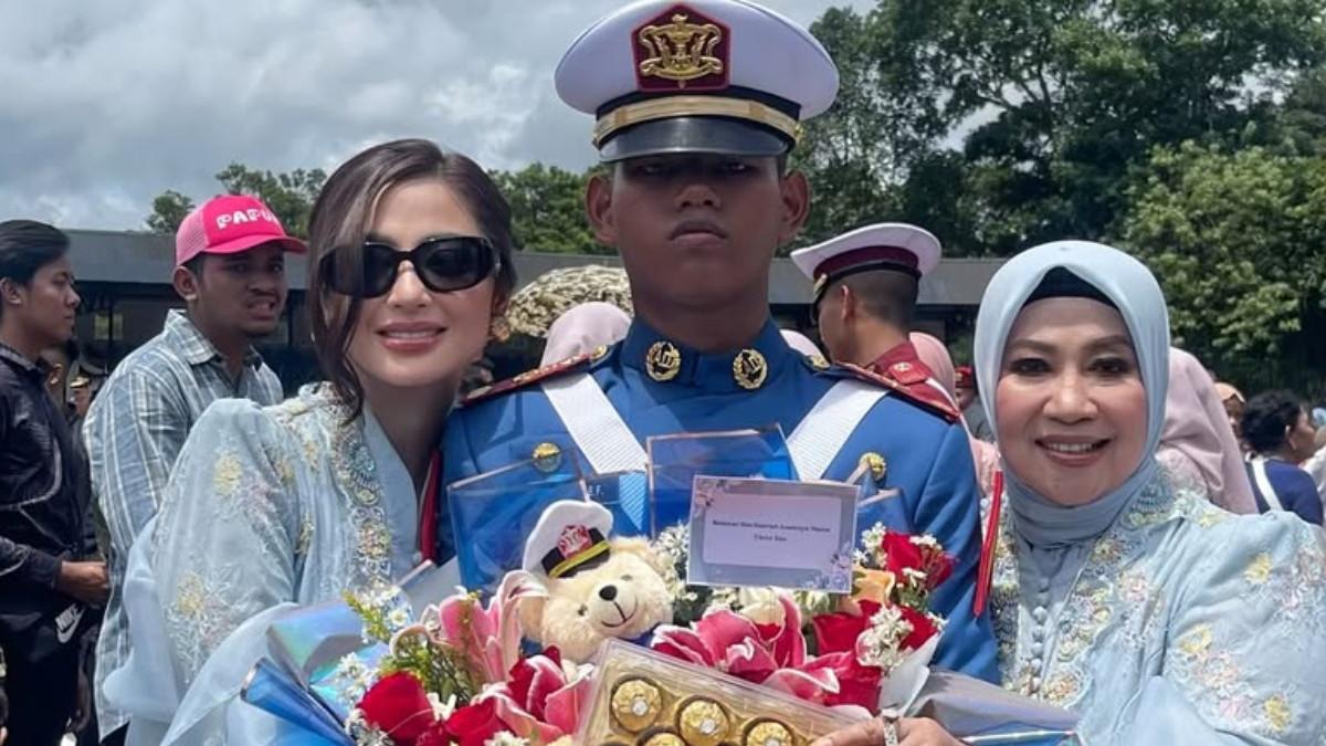 Cuma 3 hari bertemu, Dewi Perssik rela turun ke dapur masak opor & sambal spesial untuk Gabriel yang pulang dari Akmil!