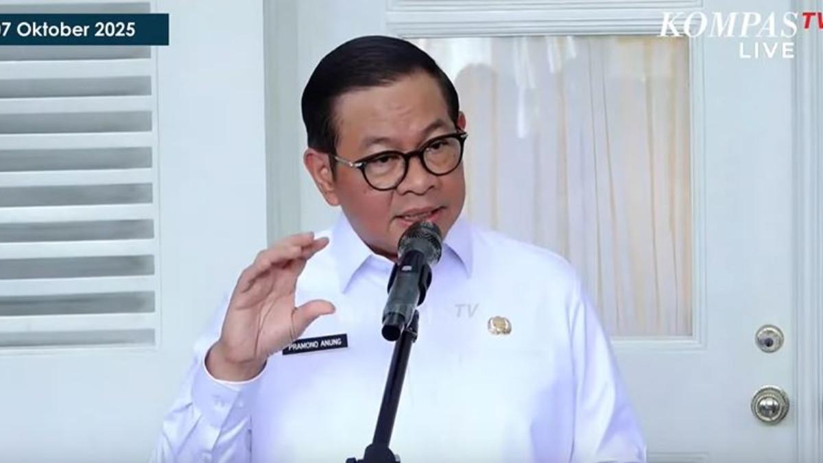 Gubernur Jakarta Pramono Anung di Balai Kota Jakarta, Jalan Medan Merdeka Selatan, Gambir, Selasa (7/10/2025)