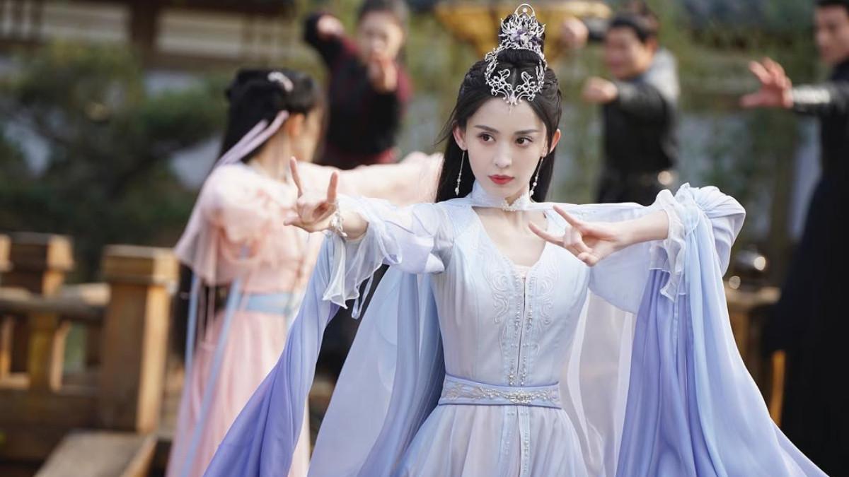 Guli Nazha merupakan artis cantik yang wajahnya pernah dinobatkan sebagai Most Photogenic di usianya ke 16 tahun.