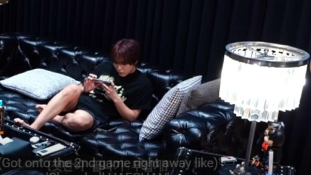 RUMAH HAECHAN NCT - Foto tangkapan layar diolah dari YouTube NCT, Kamis (28/8/2025). Haechan NCT pamer rumah mewahnya, hal yang jarang dilakukan oleh artis Korea. Seperti apa penampakan hunian Haechan?
