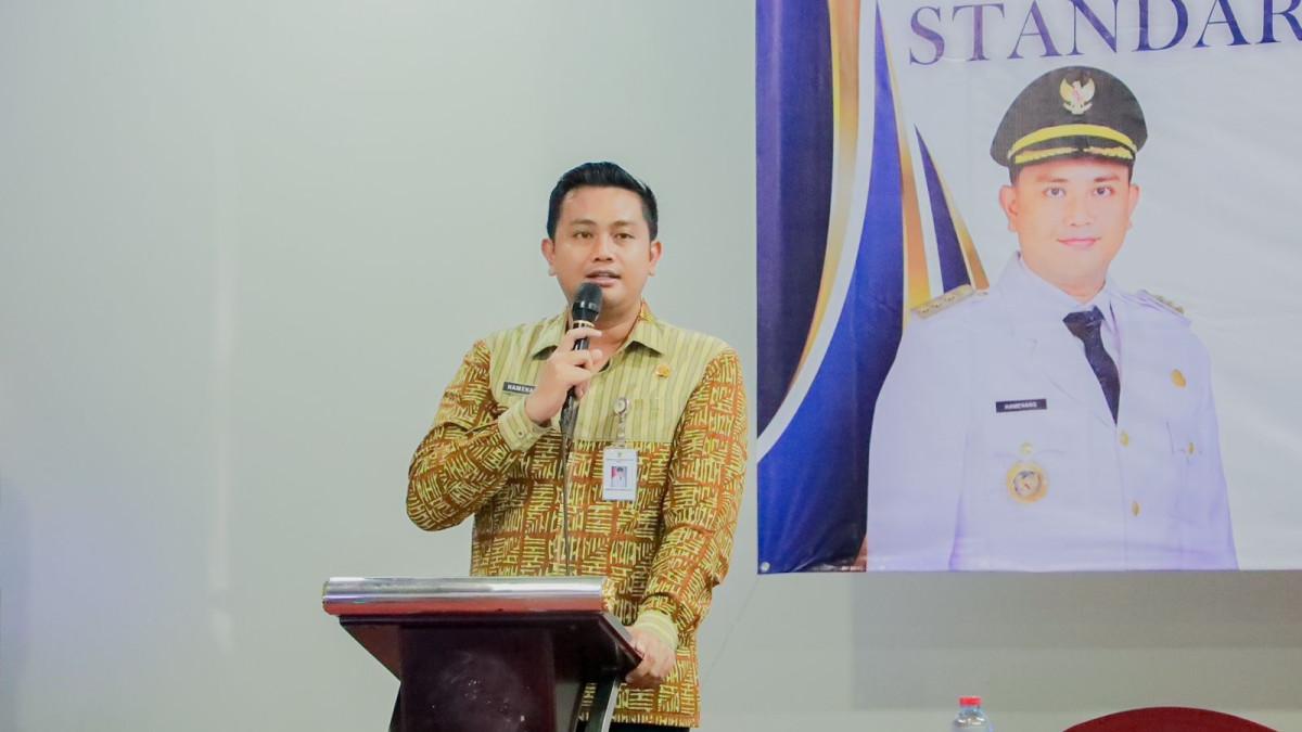 BIMTEK SPM KLATEN - Bupati Klaten Hamenang Wajar Ismoyo memberikan arahan saat Rapat Koordinasi, Sosialisasi, dan Bimbingan Teknis Standar Pelayanan Minimal (SPM) Tahun 2025 di Prambanan Hall, Hotel Grand Tjokro Klaten, Kamis pagi (9/10/2025).