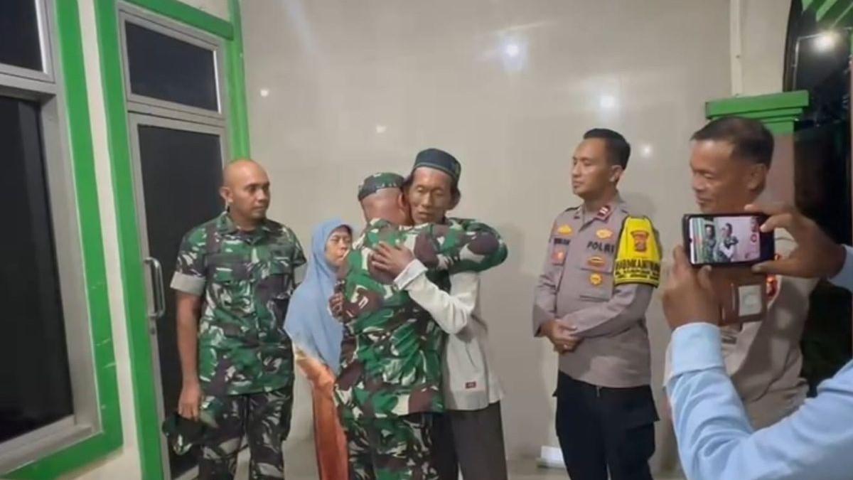 PENJUAL ES GABUS - Heri dan Ikhwan menemui Suderajat (49), pedagang es gabus yang dituduh pakai spons, untuk meminta maaf, Bojonggede, Kabupaten Bogor, Selasa (27/1/2026)