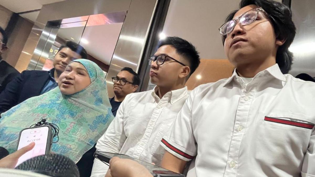 Laporan Azizah Salsha terhadap Resbob dan Bigmo berujung status tersangka. Kasus ini pun memancing sorotan tajam dari Denny Sumargo.