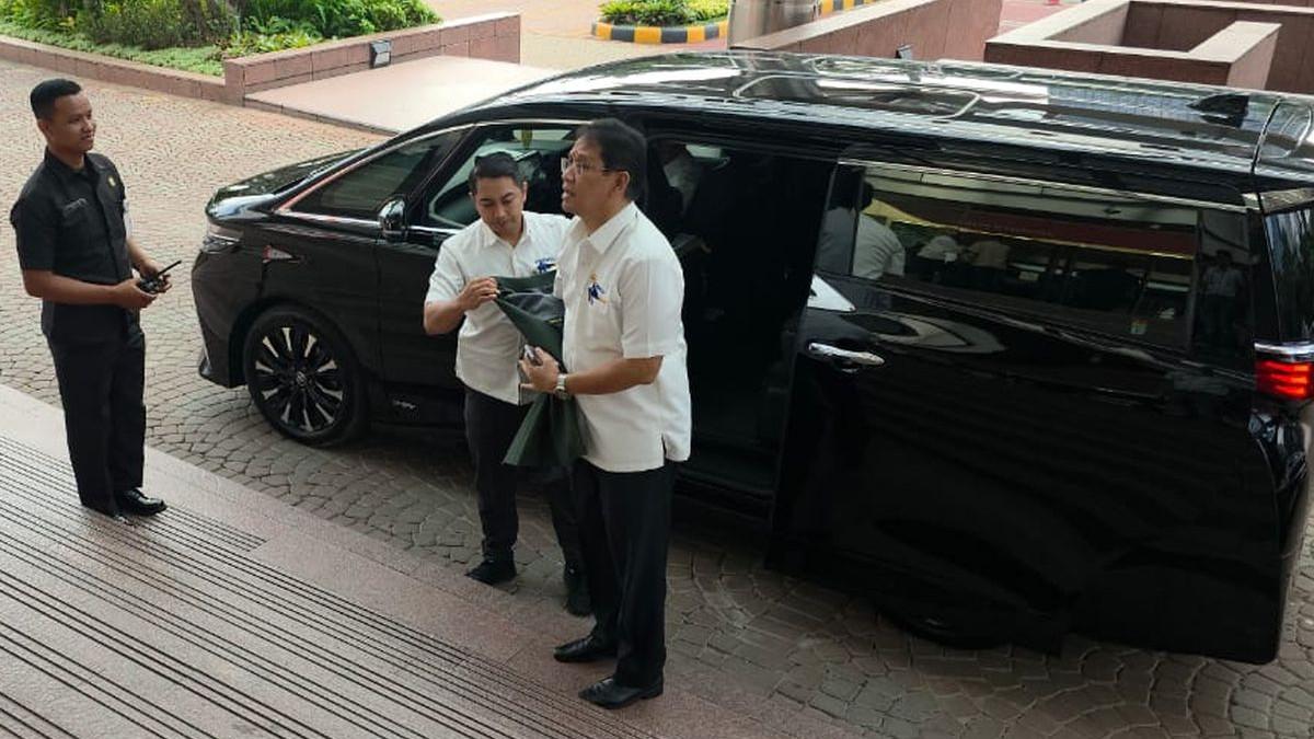 KOLEKSI MOBIL MENKEU - Intip isi garasi Menteri Keuangan Purbaya, dihiasi enam kendaraan empat mobil dan dua motor dengan total nilai Rp3,6 miliar.