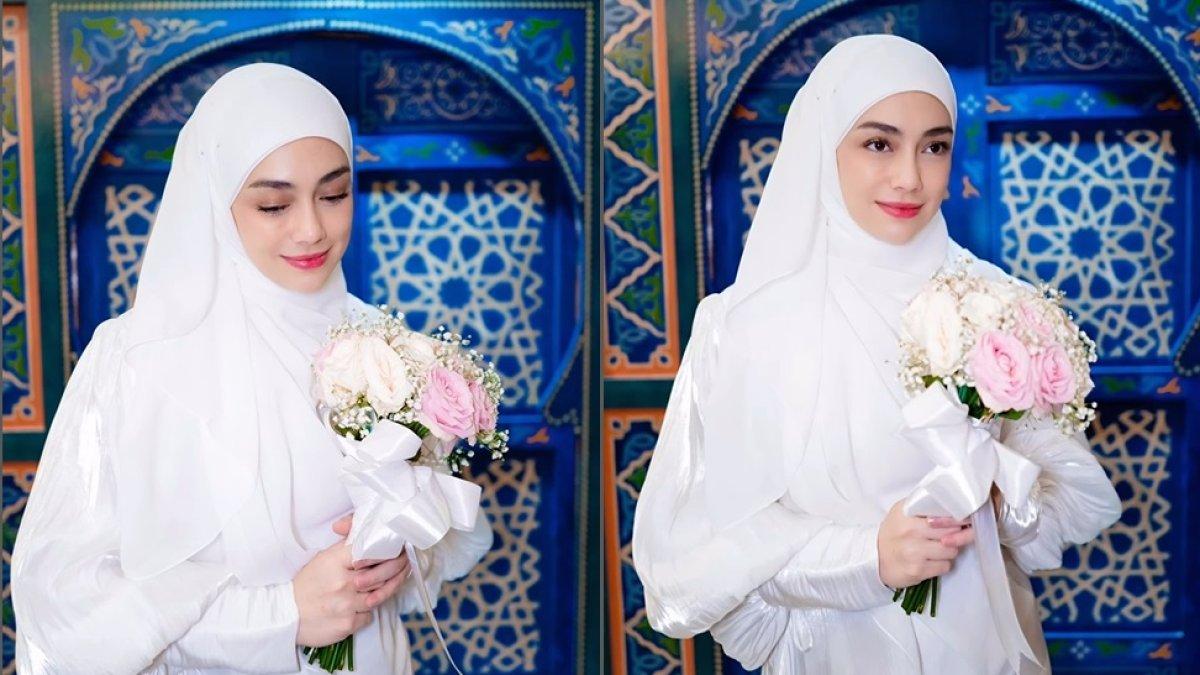CELINE EVANGELISTA - Celine Evangelista tampil berhijab.