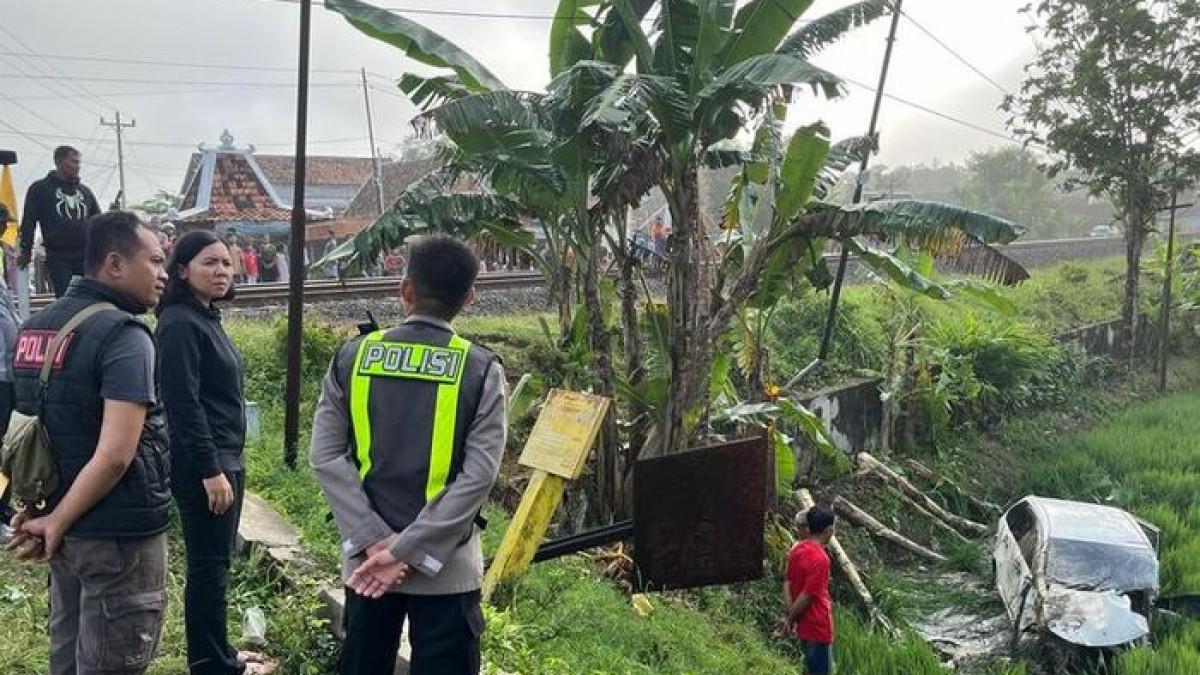 Begini Kronologi Kecelakaan Mobil Pengantar Jemaah Haji vs KA Argo Bromo Anggrek di Grobogan.