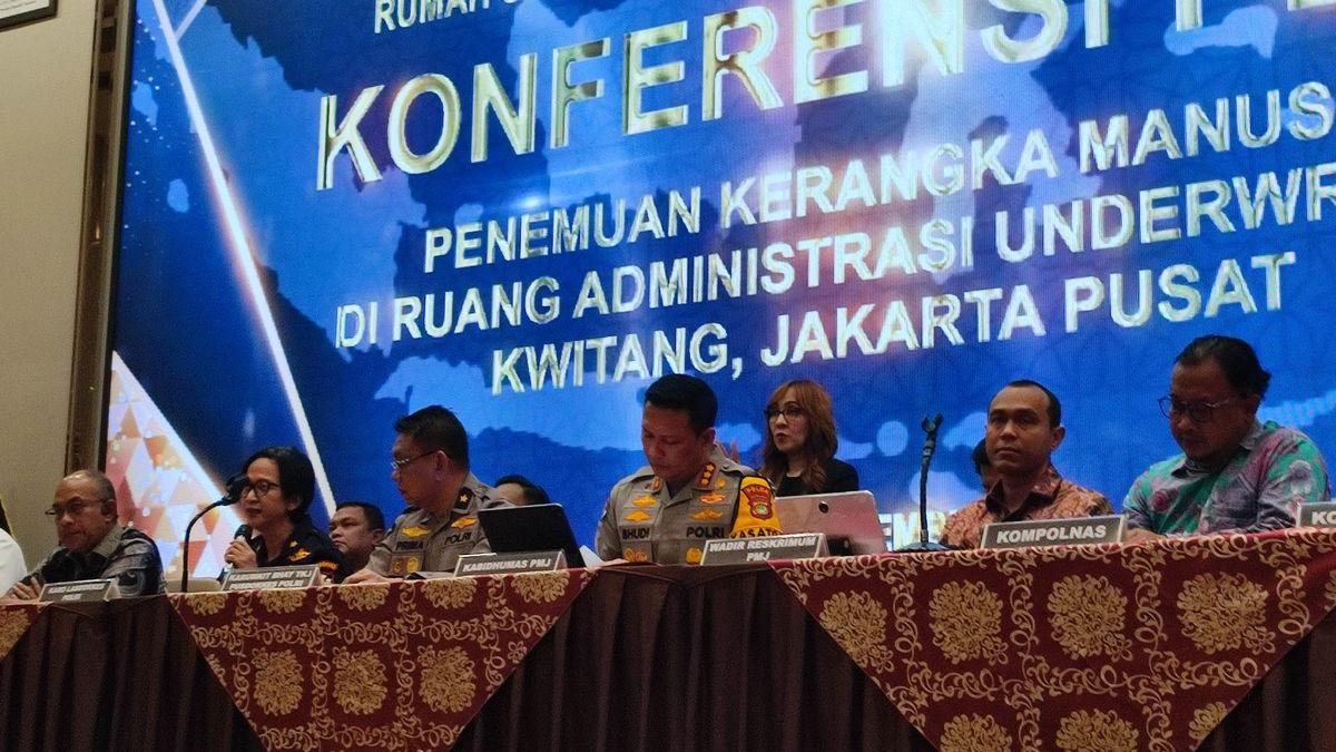 IDENTITAS KERANGKA KWITANG - Kepala Biro Laboratorium dan Dokumen Kesehatan (Karo Labdokkes) Pusdokkes Polri, Brigjen Sumy Hastry Purwanti ketika menyampaikan keterangan.