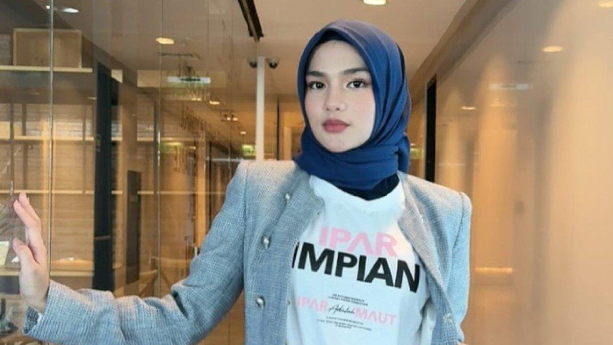 DRAMA PERSELINGKUHAN ARTIS - Davina Karamoy