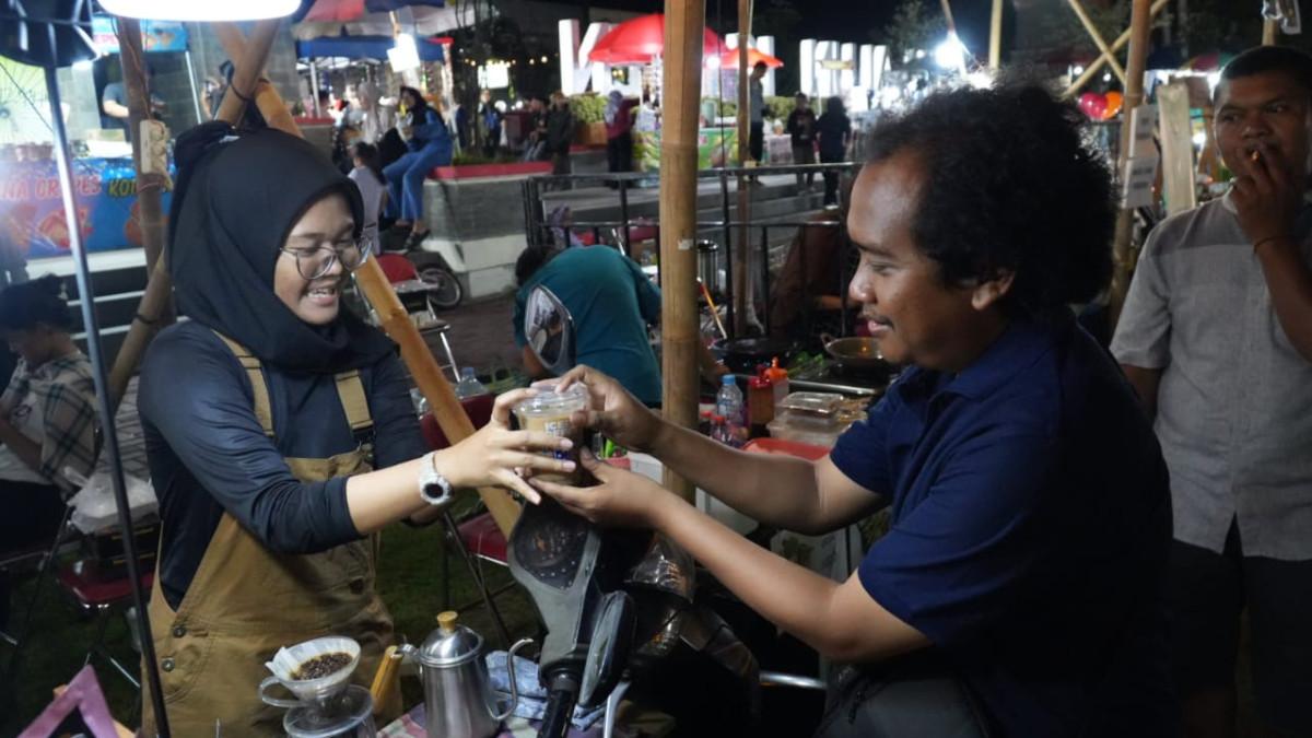 FESTIVAL KOPI KLATEN - Klaten Coffee Festival 2025 di Alun-Alun Klaten, Sabtu (18/10/2025) malam.