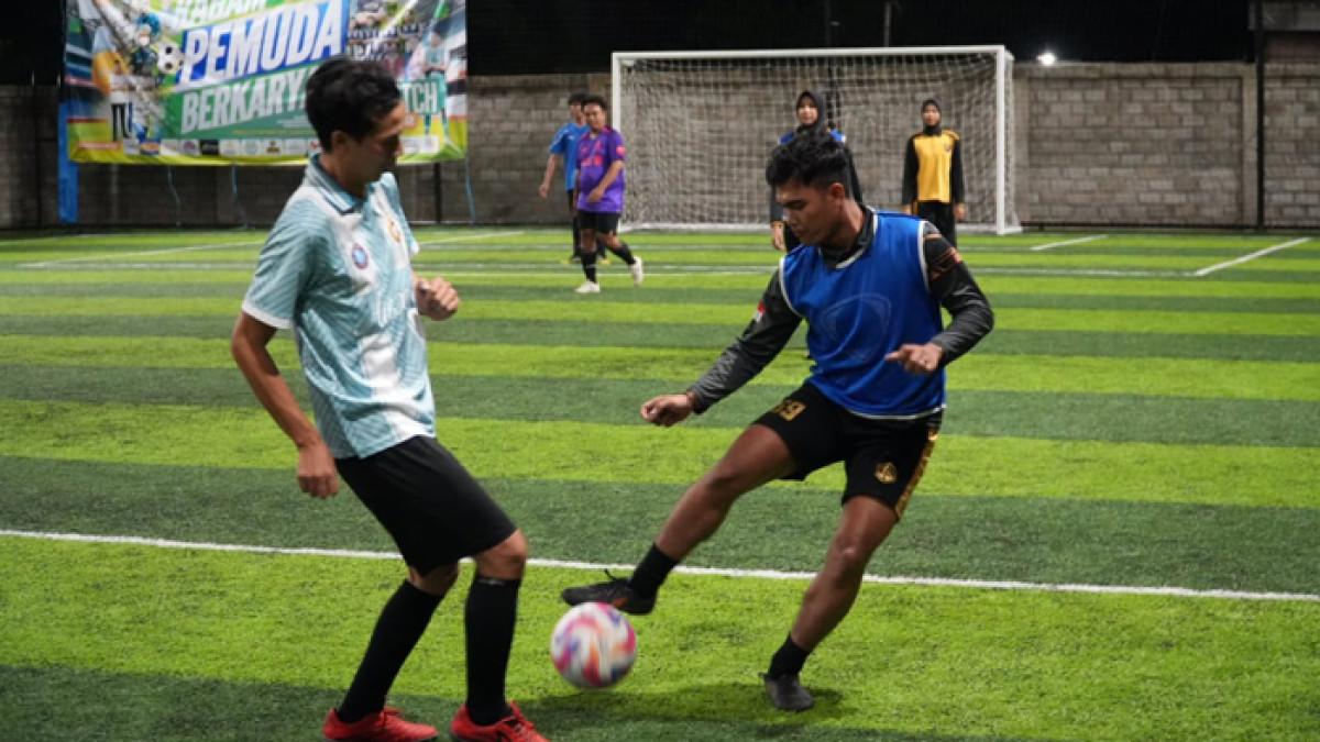 EVENT PEMKAB KLATEN - Komunitas Klaten Autentik (Klautentic) menggelar event Ragam Pemuda Berkarya yang dikemas dalam kegiatan Sharing and Caring serta Fun Match Mini Soccer di Klaten International Mini Soccer bersama Bupati-Wabup Klaten Hamenang-Benny, Minggu (26/10/2025).