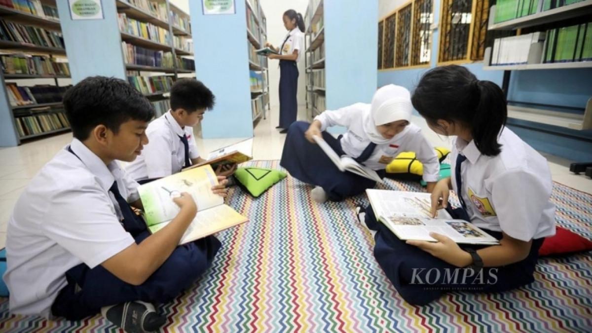 Kunci Jawaban Bahasa Indonesia Kelas 7 Halaman 44 Apakah Persamaan Puisi Tersebut Dengan Pantun