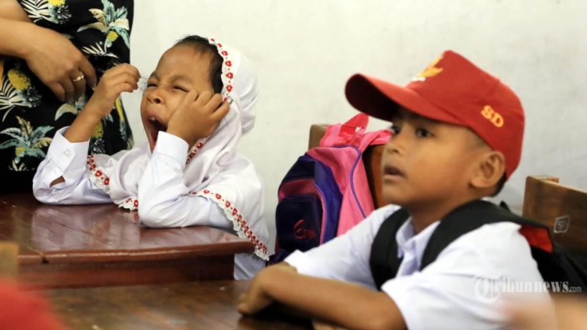 Kunci Jawaban Soal Esai Matematika Kelas 3 Halaman 141 142 Ibu Meutia Membeli Kain Untuk Seragam