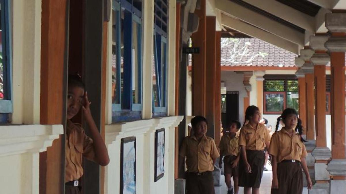 Kunci Jawaban Soal PJOK Kelas 5 Semester 1 Sebutkan Teknik Dasar Harus Dikuasai Permainan Kasti