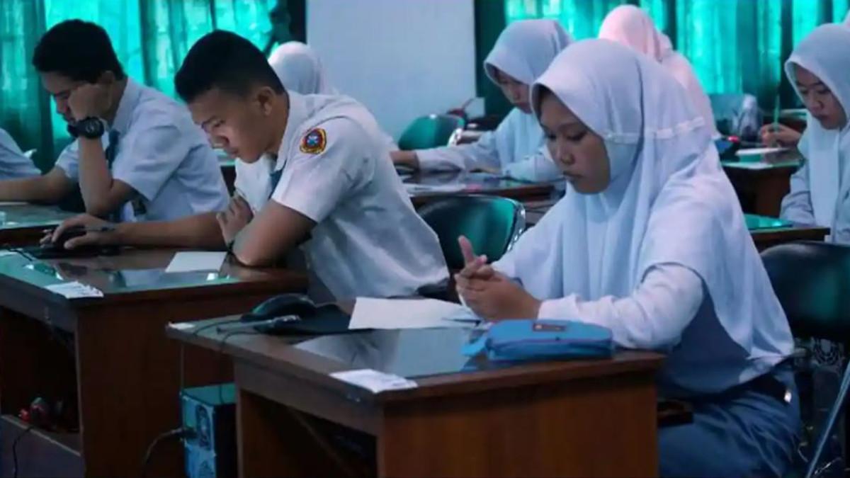 KUNCI JAWABAN PAI DAN BUDI PEKERTI - Foto siswa siswi yang sedang berada di sekolah, diunduh dari laman jatengprov.go.id pada Senin (12/6/2023). Berikut kunci jawaban PAI dan Budi Pekerti kelas 10 halaman 139 Kurikulum Merdeka.