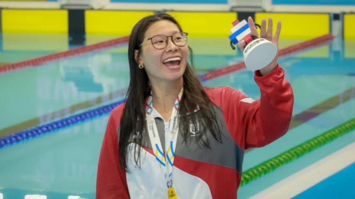 Letitia Sim memenangkan final 200m gaya dada putri dan menjadi orang pertama yang meraih hat-trick SEA Games di gaya renang tersebut.