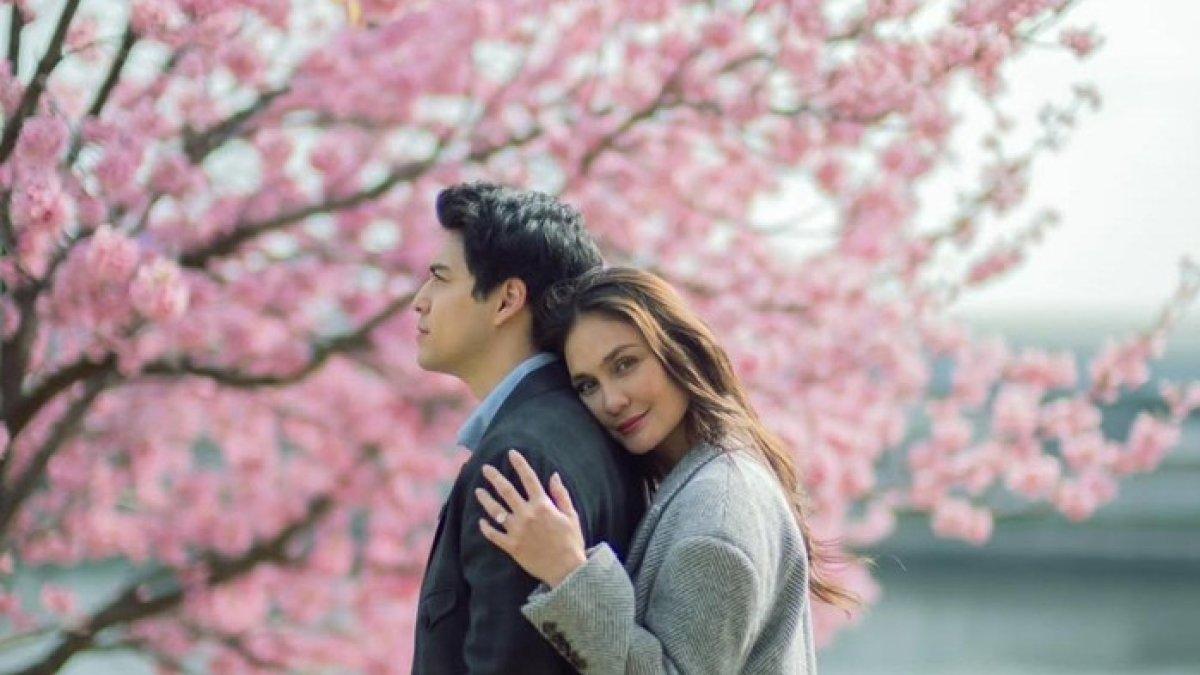 MAXIME LAMAR LUNA MAYA,- Momen Maxime Bouttier melamar Luna Maya di Tokyo, Jepang, pohon sakura yang berjejer rapi menjadi saksi kisah asmara dua artis tersebut. Selepas menikah Luna Maya bak wanita yang diguyur banyak kebahagiaan, kala Luna Maya pusing, Maxime langsung menawarankan transferan uang.