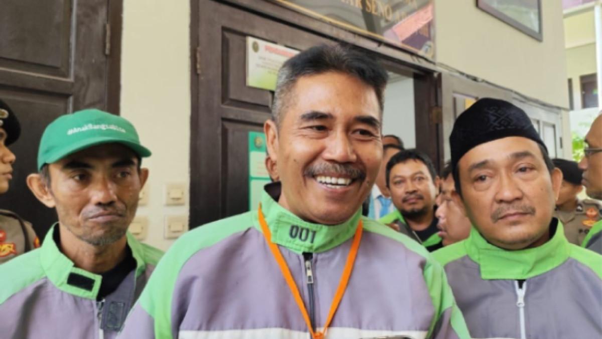 MULYONO NADIEM MAKARIM - Pengemudi ojek online Go-Jek berjuluk driver 001, Mulyono bersama 11 rekannya menghadiri sidang praperadilan yang diajukan mantan Menteri Pendidikan, Kebudayaan, Riset, dan Teknologi Nadiem Makarim, di Pengadilan Negeri Jakarta Selatan Jumat (10/10/2025).