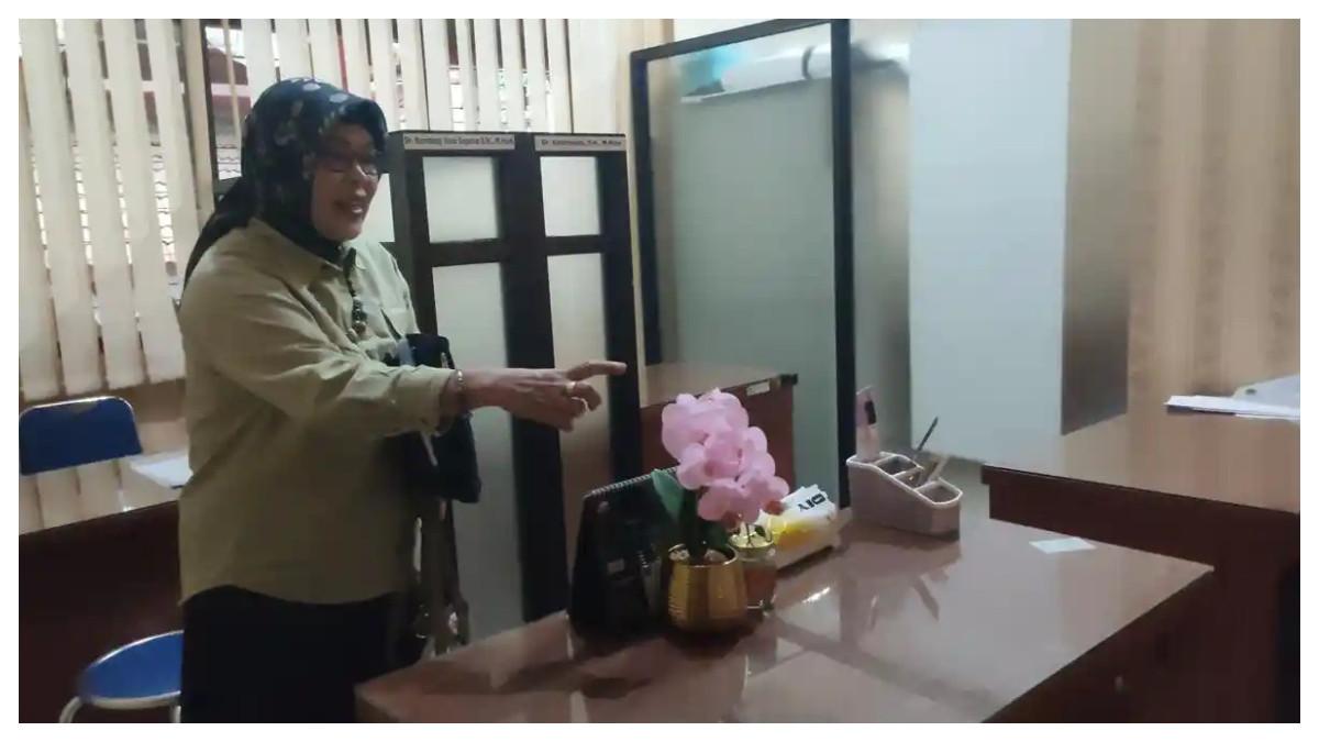 KENANGAN - Meja kerja dosen Untag Semarang Dwinanda Linchia Levi Kampus Untag, Kota Semarang, Jumat (21/11/2025). Levi meninggal dunia saat satu kamar bersama polisi bernama AKBP Basuki.