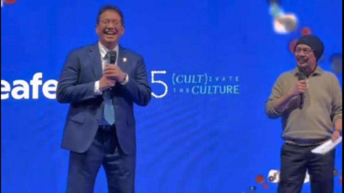 PURBAYA DAN ANDY - Momen Purbaya satu panggung dengan jurnalis senior Andy F. Noya, dalam acara IDEAFest 2025 yang digelar di Jakarta Convention & Innovation Center (JICC), Minggu (2/11/2025).