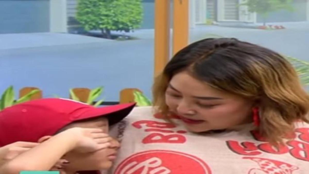 MPOK ALPA MENINGGAL - Momen Mpok Alpa beri pesan menyentuh ke sang anak, Al Fatih alias Petong sebelum meninggal dunia kembali jadi sorotan.