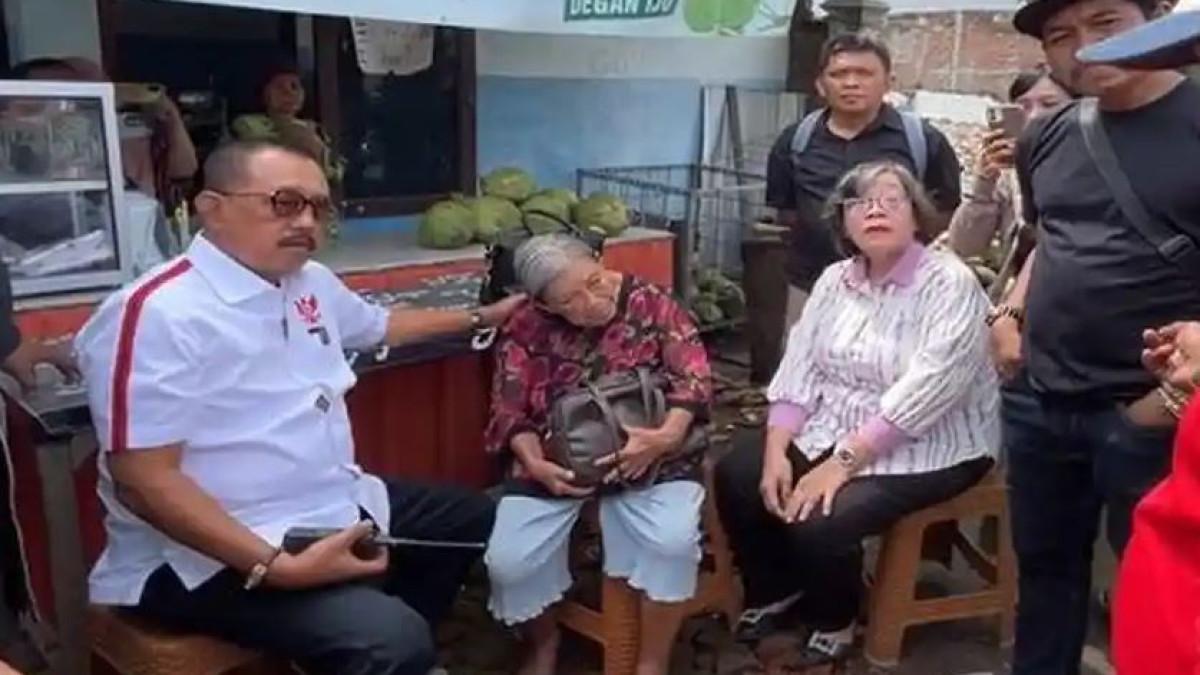 NENEK DIUSIR DI SURABAYA - Nasib nenek 80 tahun di Surabaya yang kehilangan tempat tinggalnya dan diusir secara paksa. Merasa rumahnya adalah warisan dan tak pernah menjual.