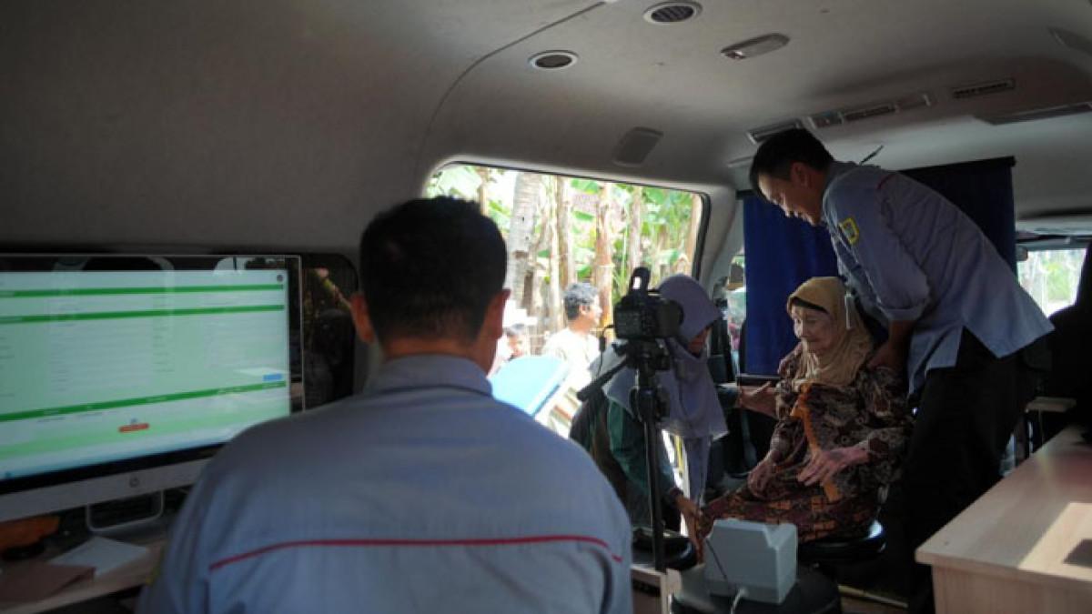 Program Sambung Rasa Permudah Warga Urus Administrasi, Nenek 83 Tahun Akhirnya Rekam KTP
