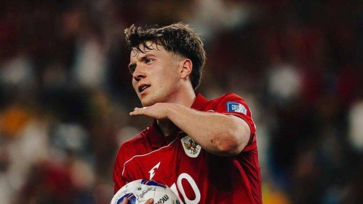 STRIKER TIMNAS INDONESIA - Ole Romeny, striker Timnas Indonesia yang haus gol, sukses jebol gawang Bahrain, Australia dan China.
