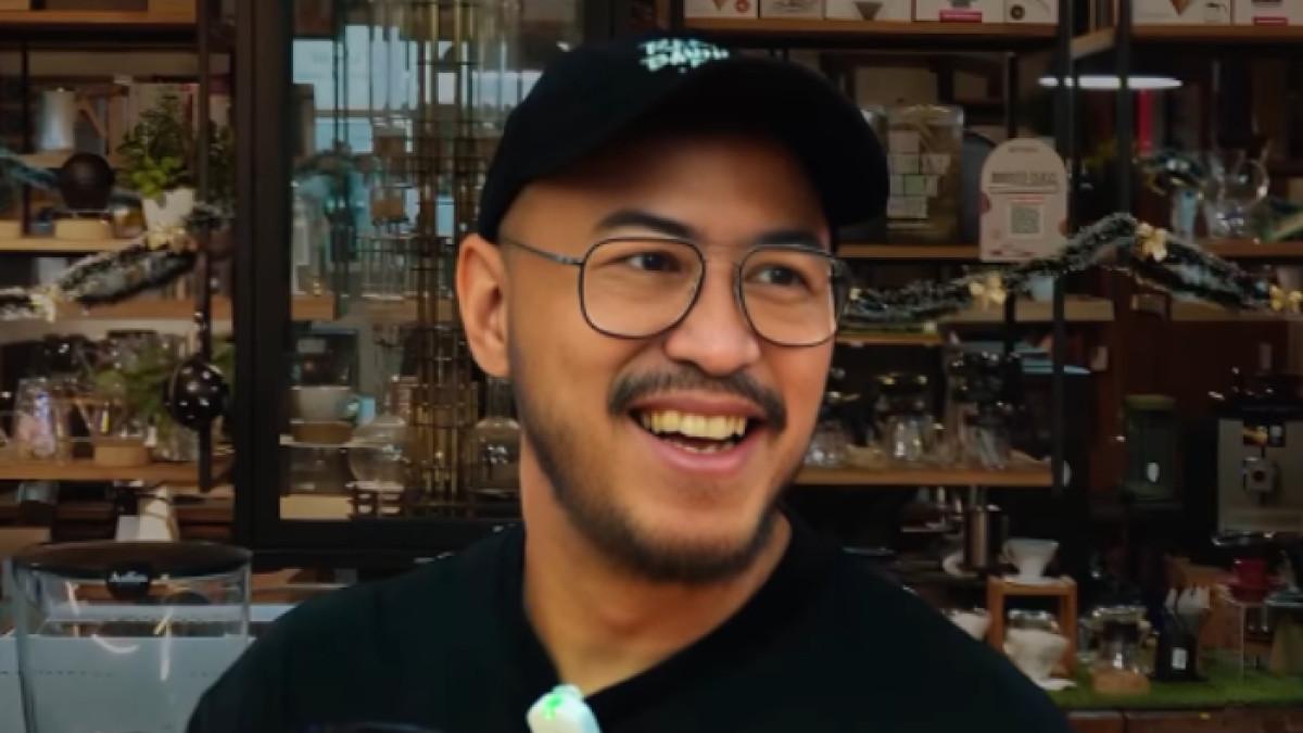 DRAMA MENS REA - Stand-up comedian Pandji Pragiwaksono 