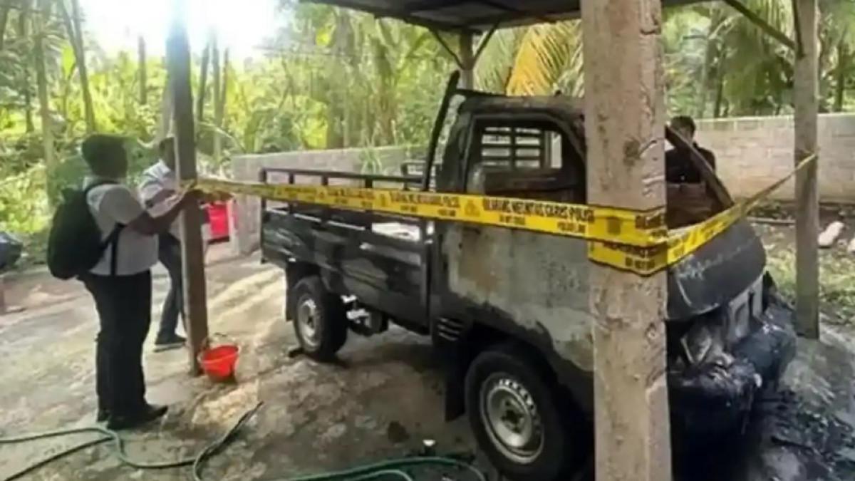 PEMBAKARAN KANDANG BULELENG - Polisi mengamankan seorang pemuda asal Buleleng, Bali, usai diduga membakar kandang sapi dan mobil milik orangtua pacarnya di Desa Julah, Kecamatan Tejakula.