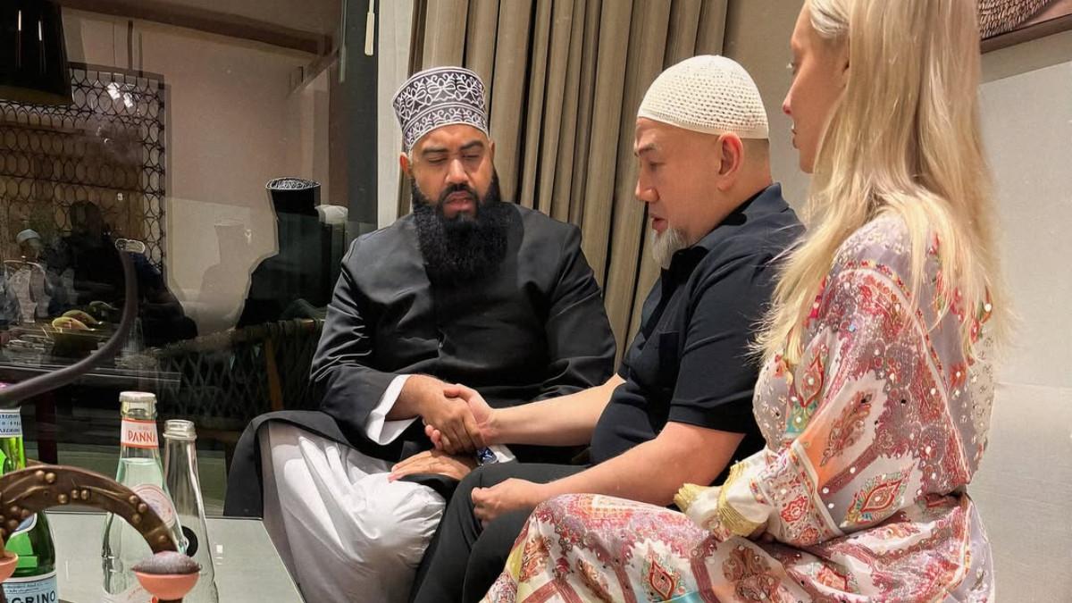 PERNIKAHAN RAJA KELANTAN - Brittany Porter membuka pernikahan yang ditutupi selama ini dengan Sultan Muhammad V Raja Malaysia sekaligus penguasa Kelantan.