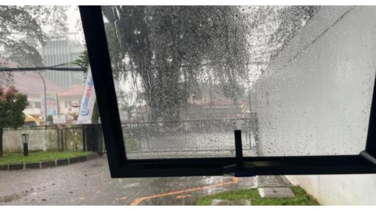 PRAKIRAAN CUACA - hujan di wilayah Bogor, Jawa Barat. BMKG memprakirakan Kota Bogor, Provinsi Jawa Barat, akan diguyur hujan pada Jumat (5/9/2025) siang-malam hari. (TribunnewsBogor.com/Ardhi Sanjaya)