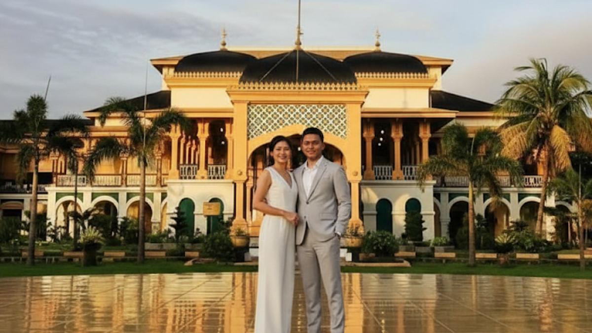 PROMPT FOTO AI - Prompt foto AI prewedding di Istana Maimun Medan.