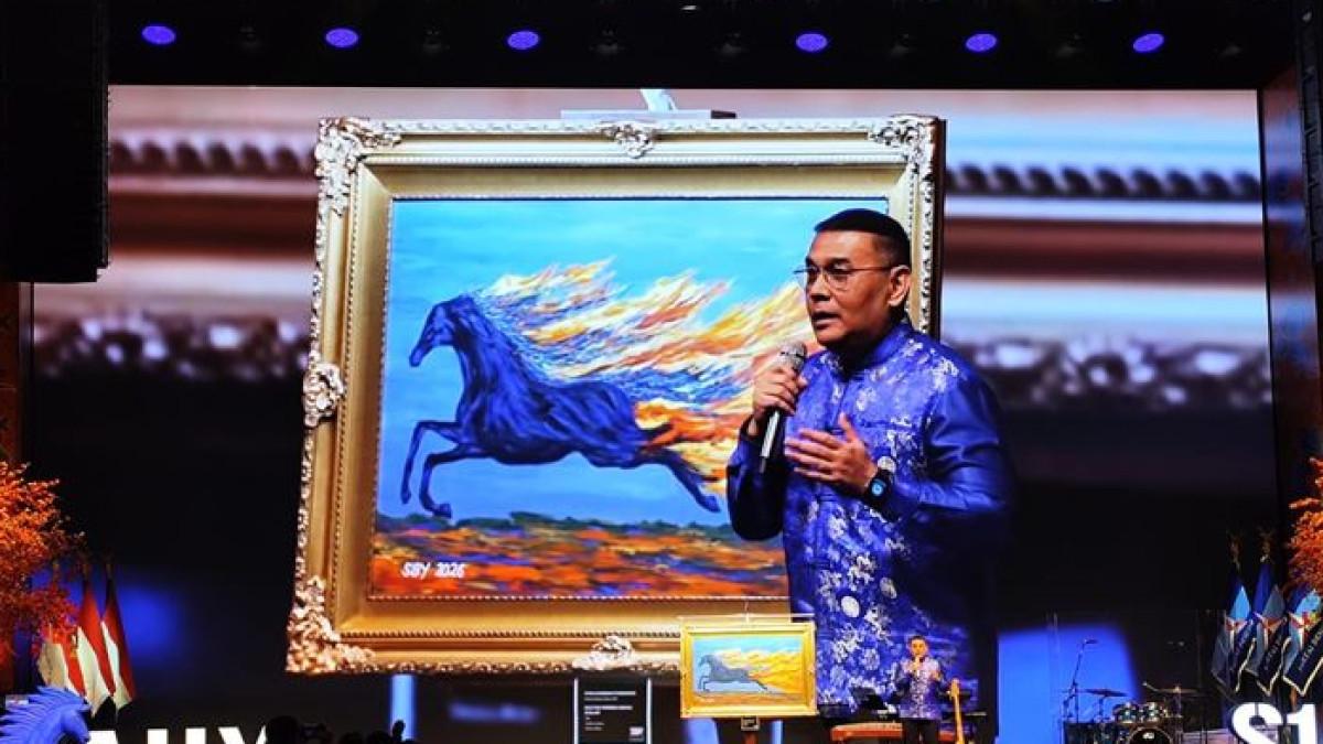Pelelangan lukisan kuda api karya Susilo Bambang Yudhoyono (SBY) di Djakarta Theater, Jakarta, Rabu (18/2/2026).